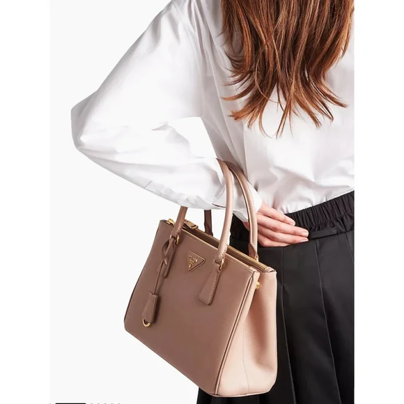 Prada saffiano leather tote - Picture 2 of 12